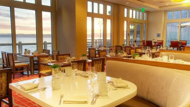 C restaurant + bar
