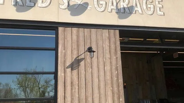 Fred's Garage Restaurant